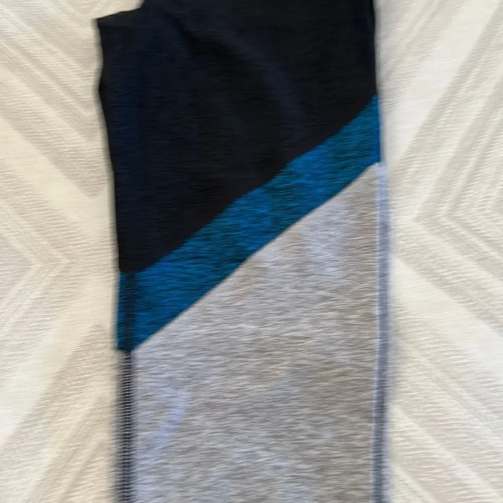 Beyond Yoga Spacedye Tri-Panel High Waisted Midi Leggings in Grey & Blue - Picture 2 of 6